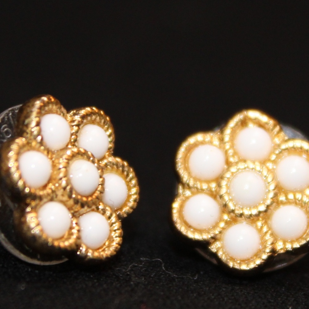 Stella & Dot Flower earrings